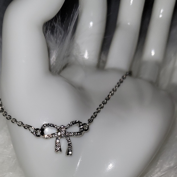 New rhinestone bow bracelet - Picture 1 of 2